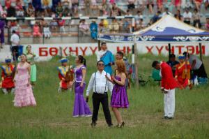 Singers and what looks to be Mongolia's version of Psy, close out the ceremony